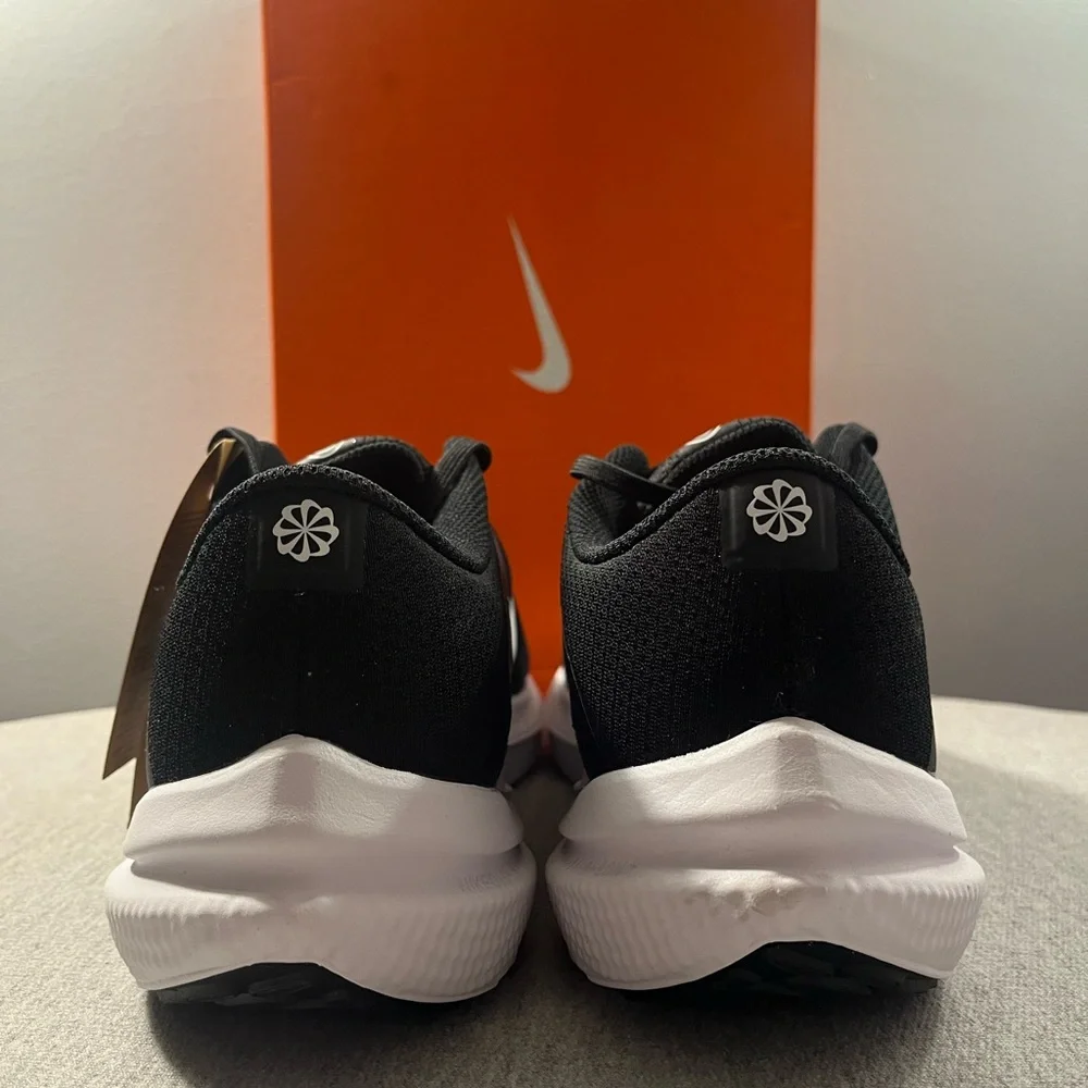 Nike Air Winflo 10 Black White Running Athletic Shoes Size 11 DV4022-003 - Picture 4 of 10